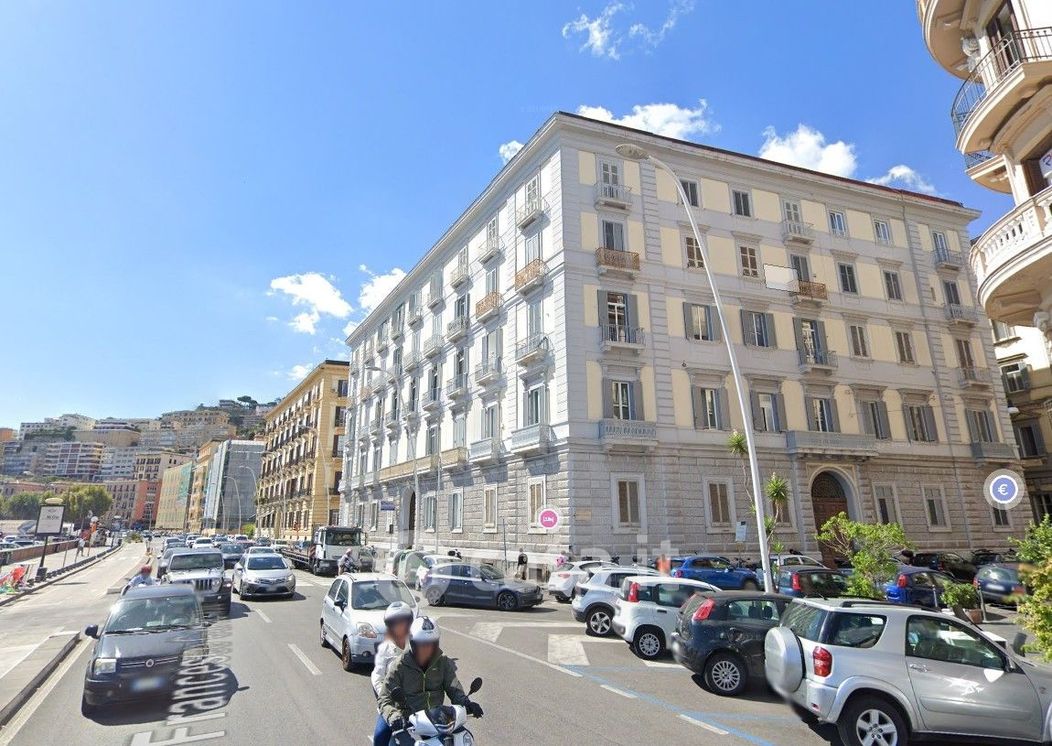 Appartamento in Vendita in Via Francesco Caracciolo 10 a Napoli