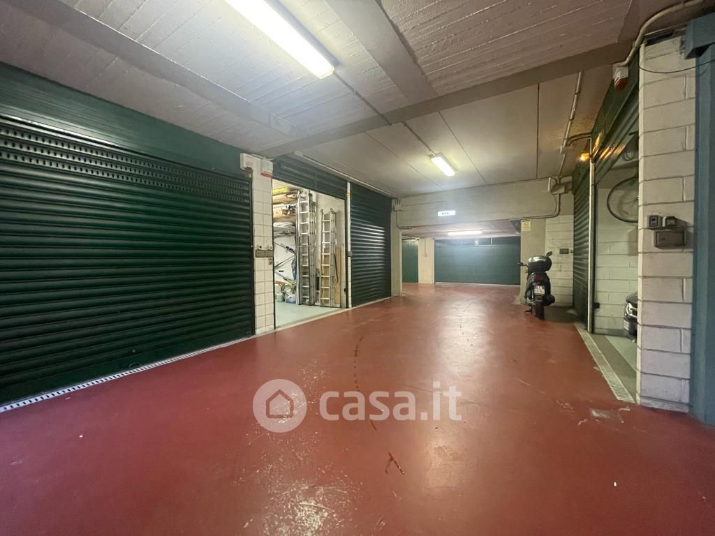 Garage/Posto auto in Vendita in Corso Europa a Genova