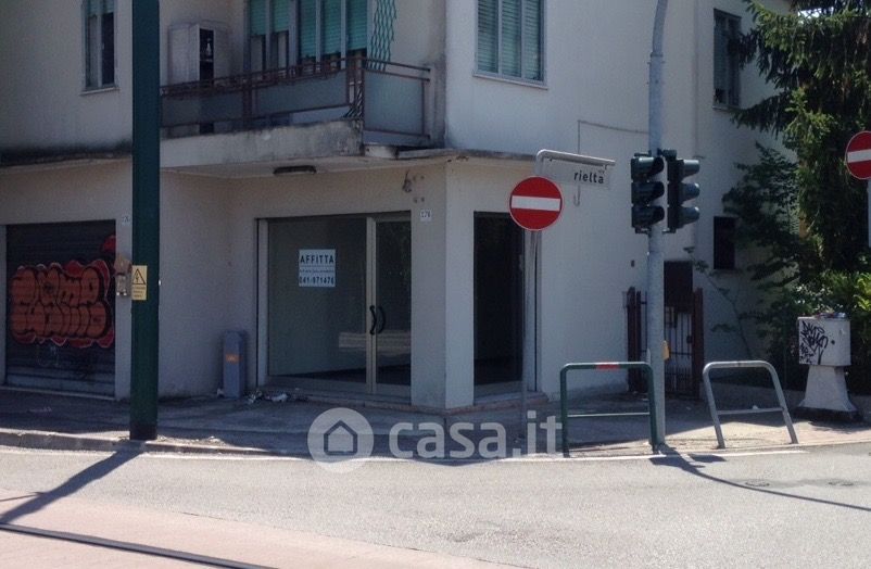 Negozio/Locale commerciale in Affitto in Via San Donà a Venezia