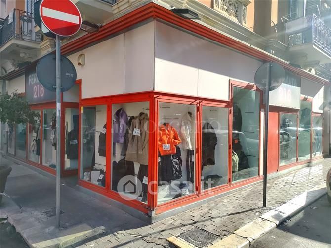 Negozio/Locale commerciale in Vendita in Via Alessandro Manzoni a Bari