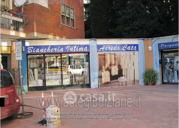 Negozio/Locale commerciale in Vendita in Via Genova 40 a Viterbo