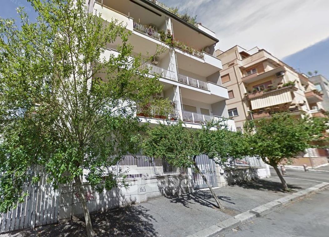 Appartamento in Vendita in Via Giulio Aristide Sartorio a Roma