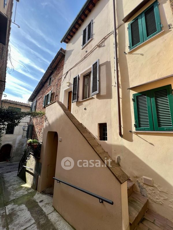 Appartamento in Vendita in Via Borgherucci a Peccioli