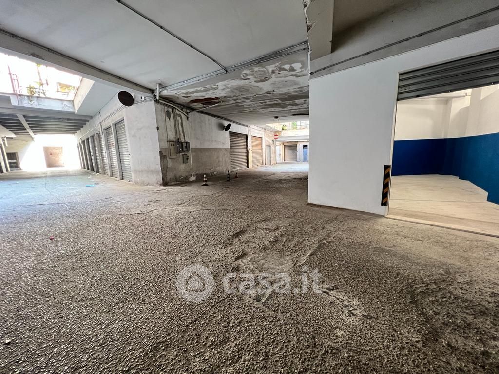 Garage/Posto auto in Affitto in Via Licinio Murena 26 a Roma