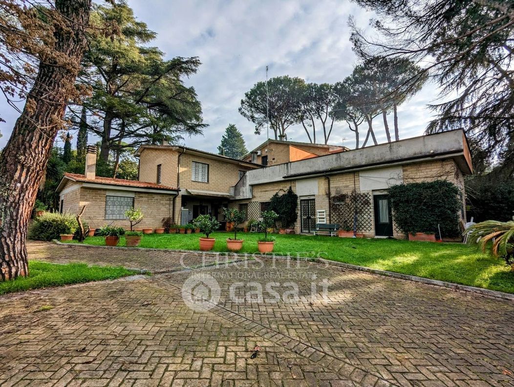 Villa in Vendita in Via di Grottarossa a Roma