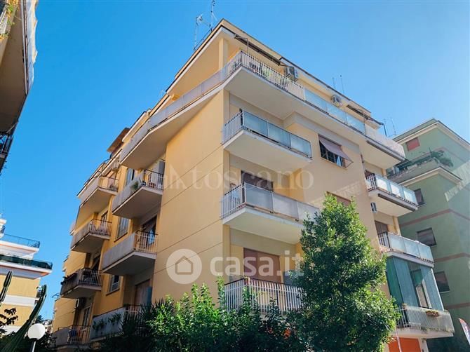 Appartamento in Vendita in Via Mario Carrara a Roma