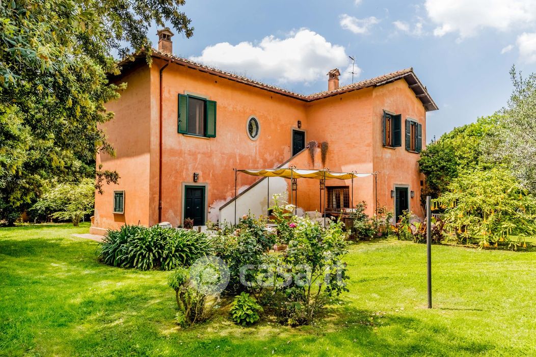 Villa in Vendita in Via POMPEO LICINIO a Roma
