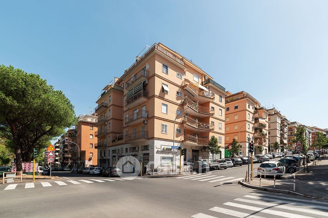 Appartamento in Vendita in Via Aristide Leonori 67 a Roma