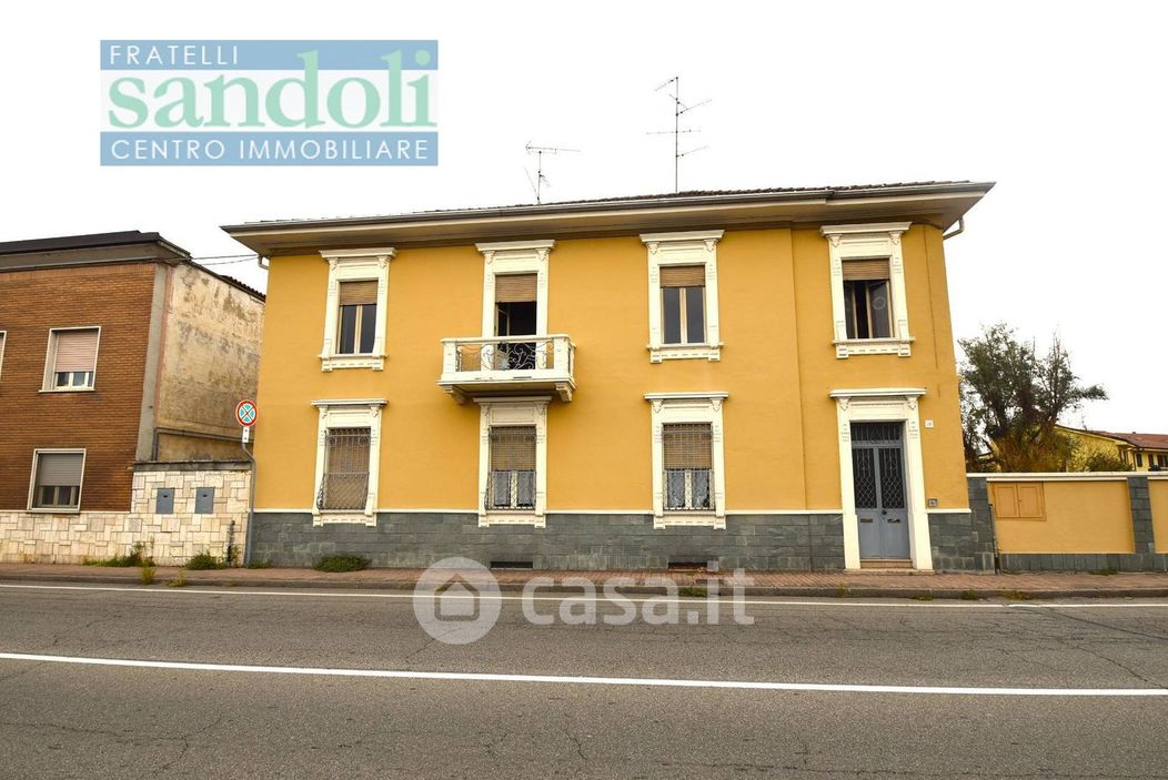 Casa indipendente in Vendita in Via Leonardo Walter Manzone a Vercelli