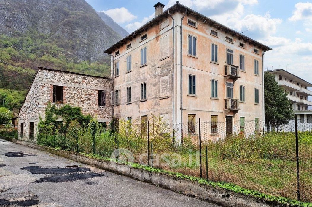 Stabile / Palazzo in Vendita in Via Guglielmo Marconi 57 a Arsiero