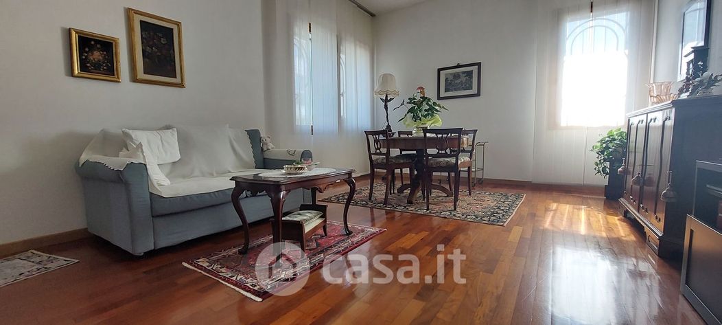 Appartamento in Affitto in Via puccini a Vicenza