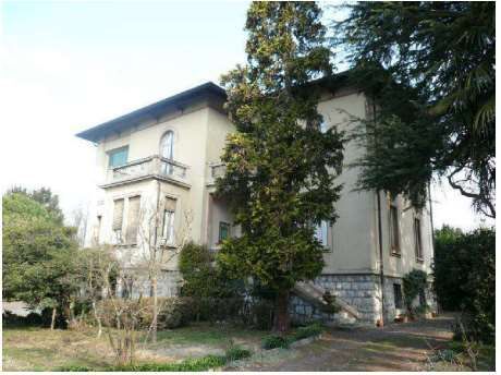 Villa in Vendita in Via Bruno Buozzi 12 a Varese
