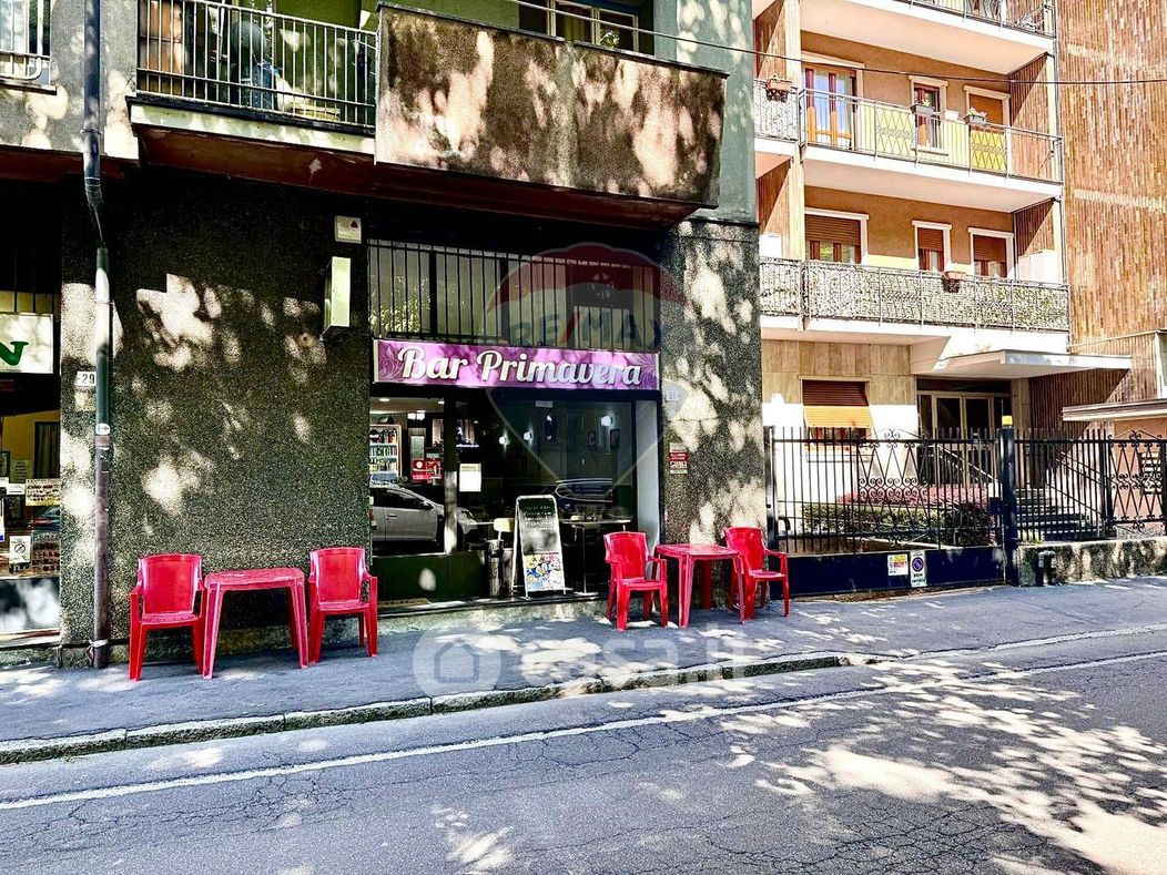 Negozio/Locale commerciale in Vendita in Via Santa Caterina 31 a Legnano