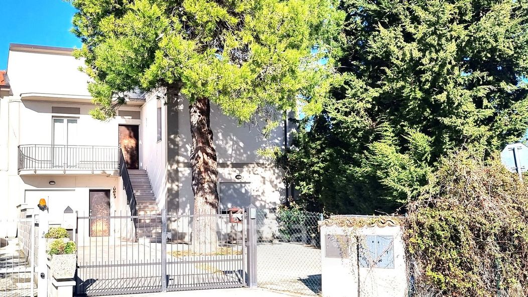 Casa Bi/Trifamiliare in Vendita in Via Pianacci 10 a Montesilvano