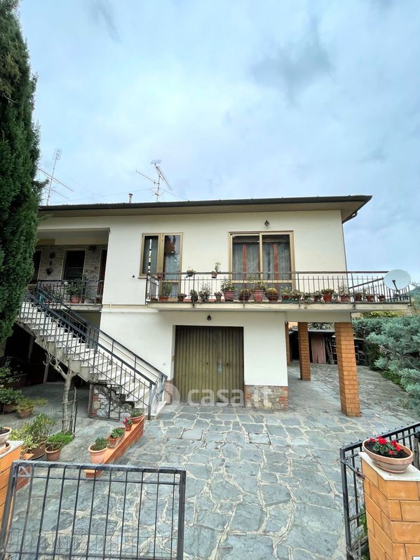 Casa Bi/Trifamiliare in Vendita in Via di giacomo 2 a San Giuliano Terme