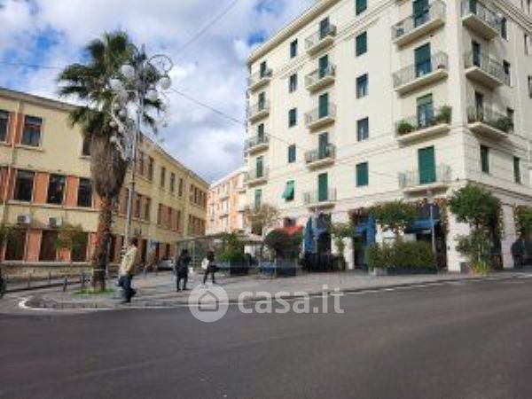Negozio/Locale commerciale in Vendita in Piazza XXIV Maggio a Salerno