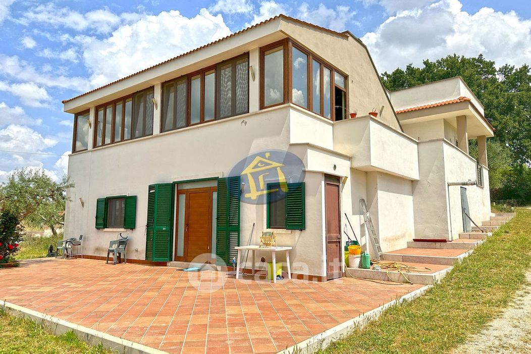Villa in Vendita in Strada Comunale Quattrocchi a Putignano