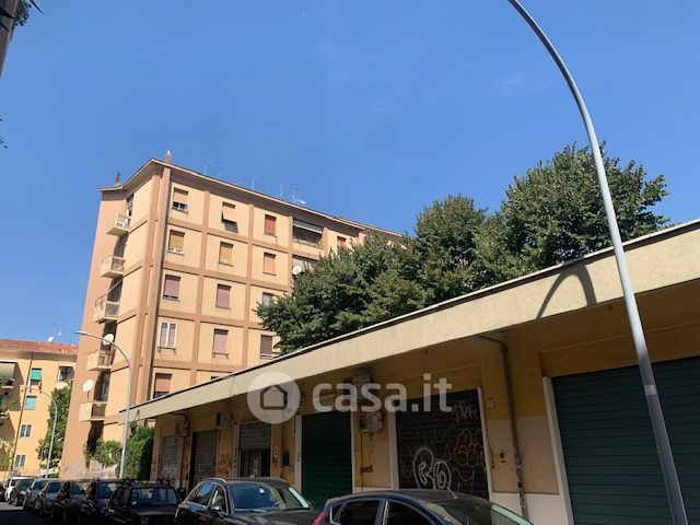 Negozio/Locale commerciale in Affitto in Via Servilio Isarnico 5 a Roma
