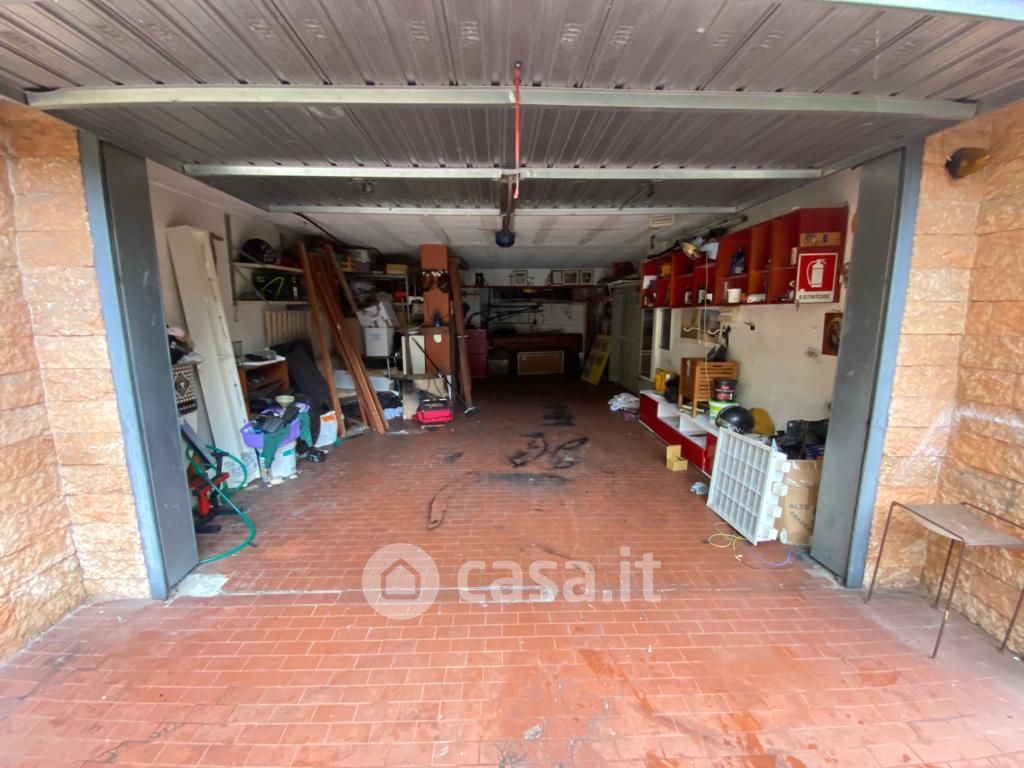 Garage/Posto auto in Vendita in Via del Manzasco a Genova