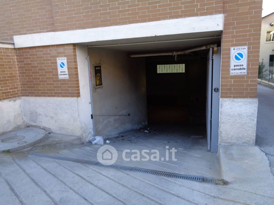 Garage/Posto auto in Vendita in Via Giovanni Pascoli a Bra
