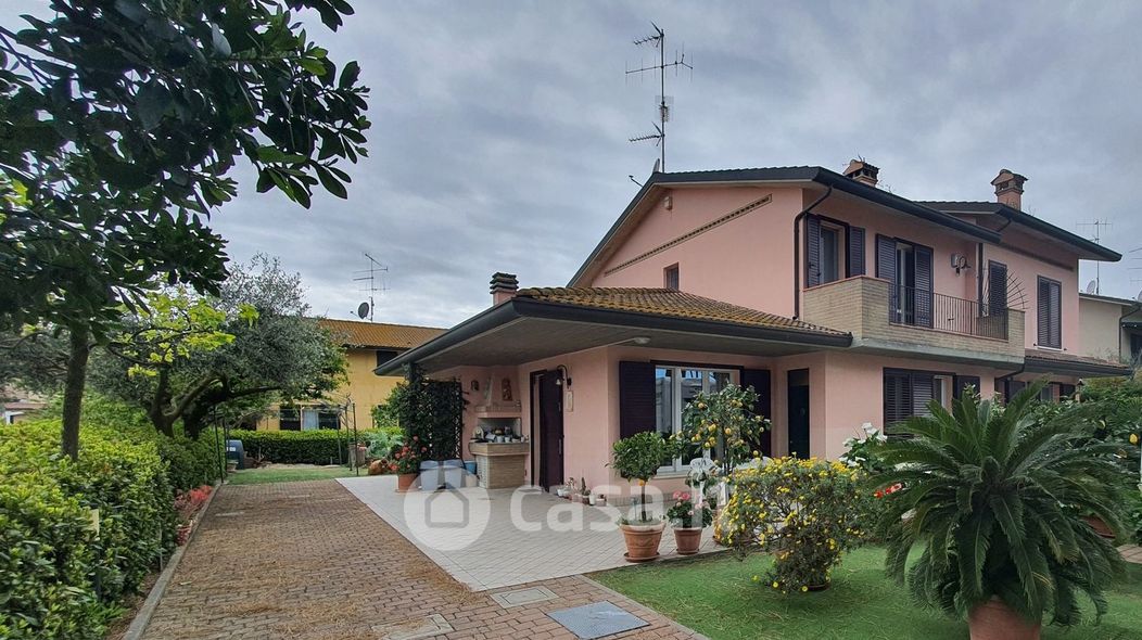 Villa in Vendita in Viale REMBRANDT a Ravenna