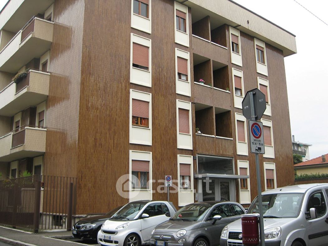 Appartamento in Affitto in Via Bach 1 a Monza