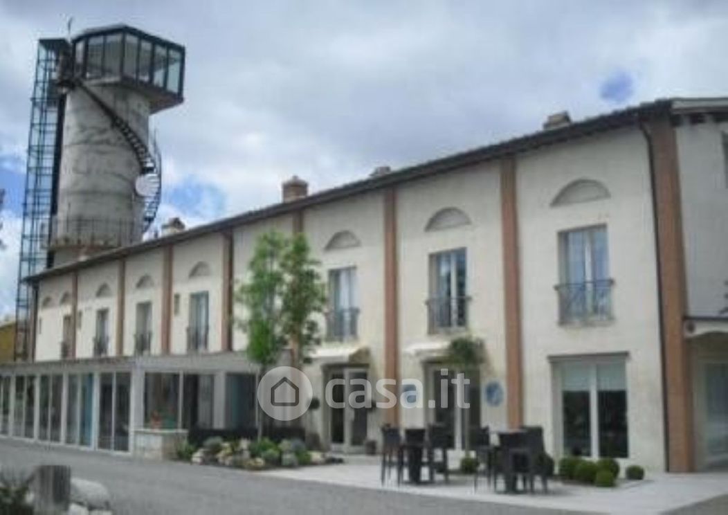 Stabile / Palazzo in Vendita in Strada Provinciale Volterrana a Gambassi Terme