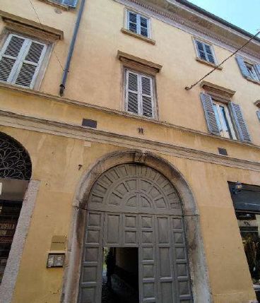 Appartamento in Vendita in Via San Martino Della Battaglia 7 a Varese