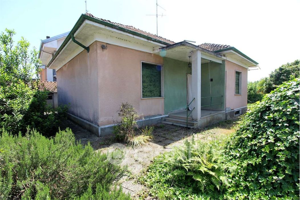 Casa indipendente in Vendita in Strada Vicinale Gallina 7 a Novara