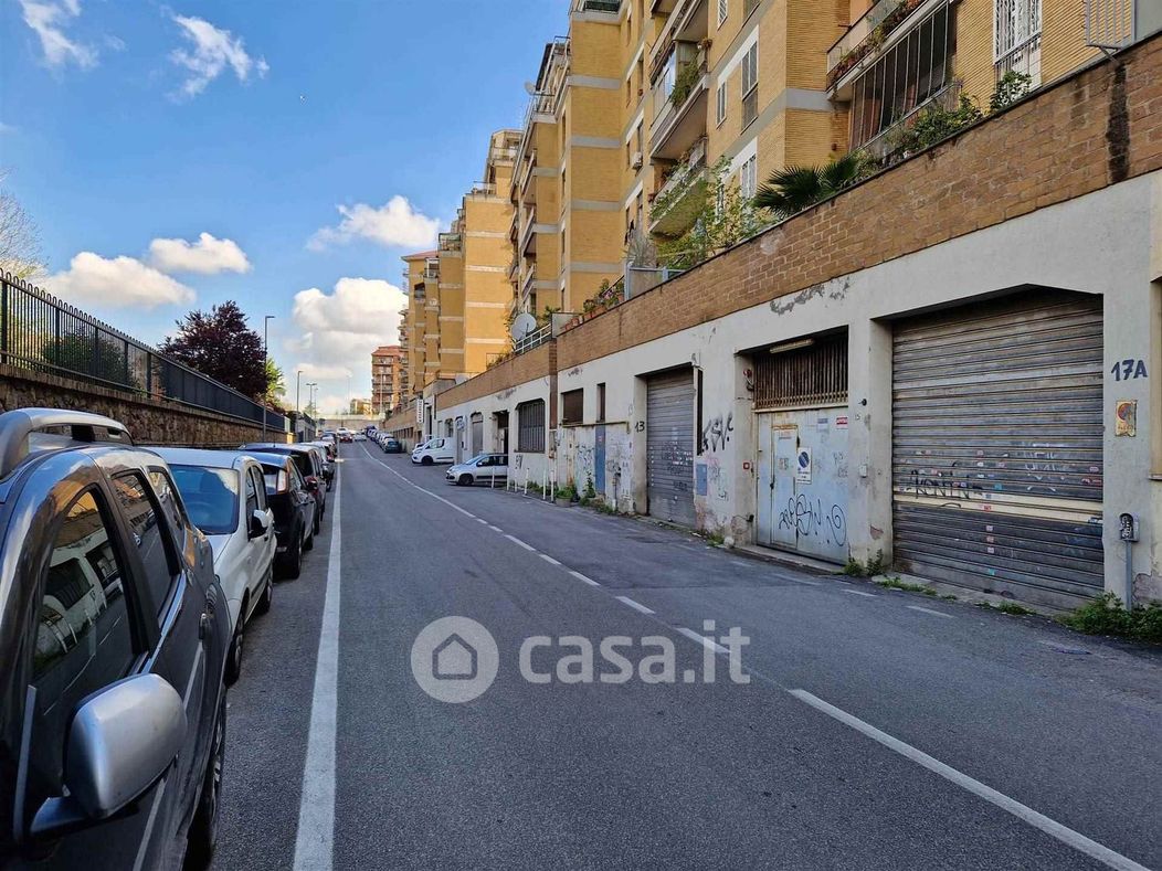Garage/Posto auto in Vendita in Via della Magliana Antica 15 a Roma
