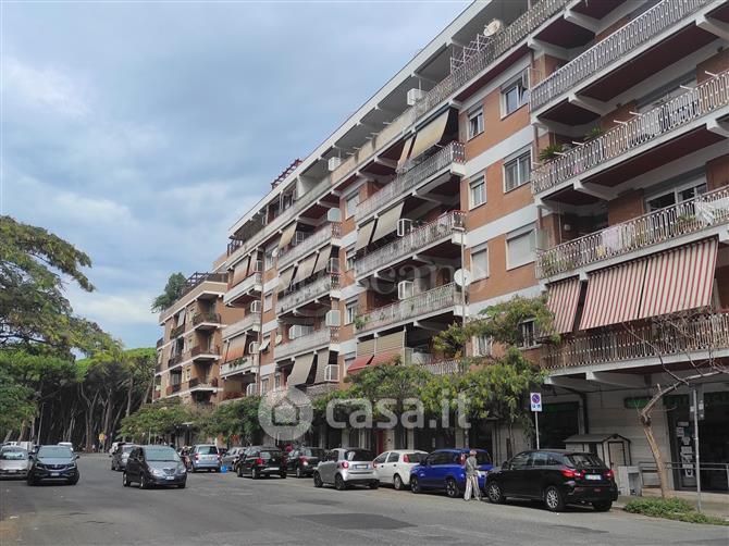 Appartamento in Vendita in Via delle Canarie a Roma