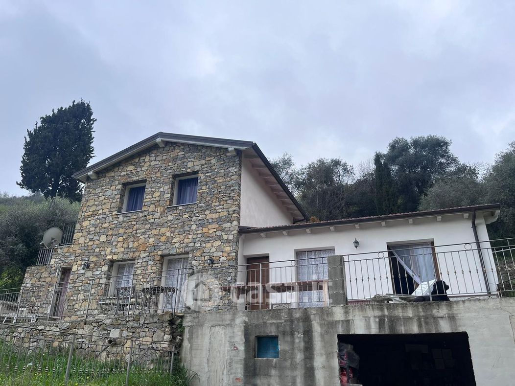 Villa in Vendita in Via Ludovico Ariosto 76 a Sanremo
