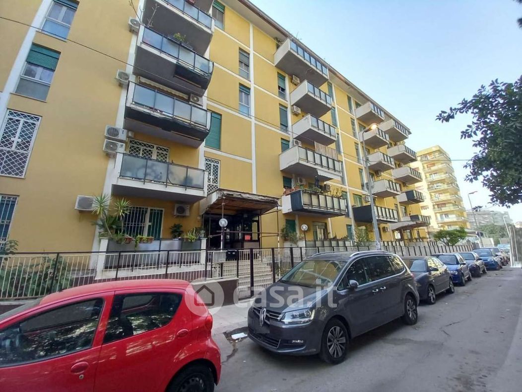 Appartamento in Vendita in Via Luigi Settembrini a Palermo
