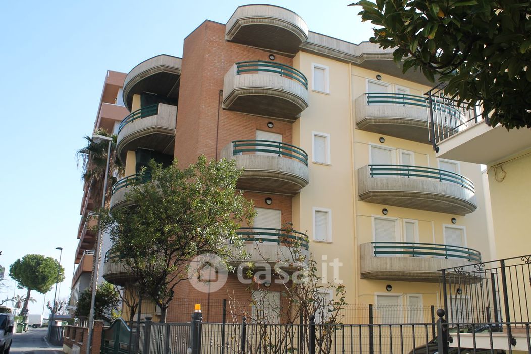 Appartamento in Affitto in Via metauro 1 a Alba Adriatica