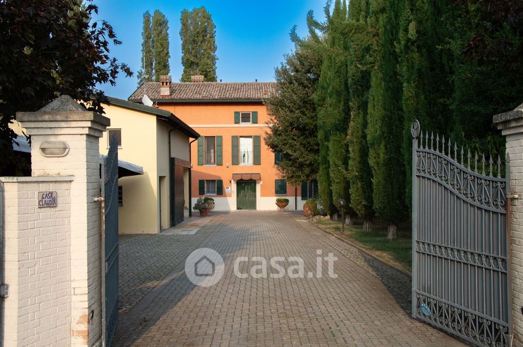 Casa Bi/Trifamiliare in Vendita in Strada Gherbella 191 a Modena