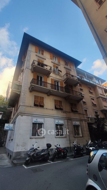 Appartamento in Vendita in Via Stefano Jacini 2 a Genova