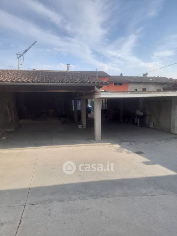 Negozio/Locale commerciale in Affitto in Frazione San Michele a Carmagnola