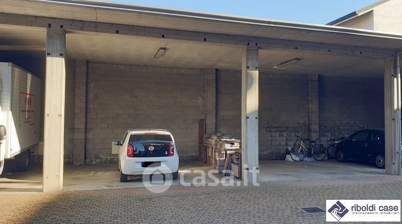 Garage/Posto auto in Vendita in Via Trieste a Limbiate