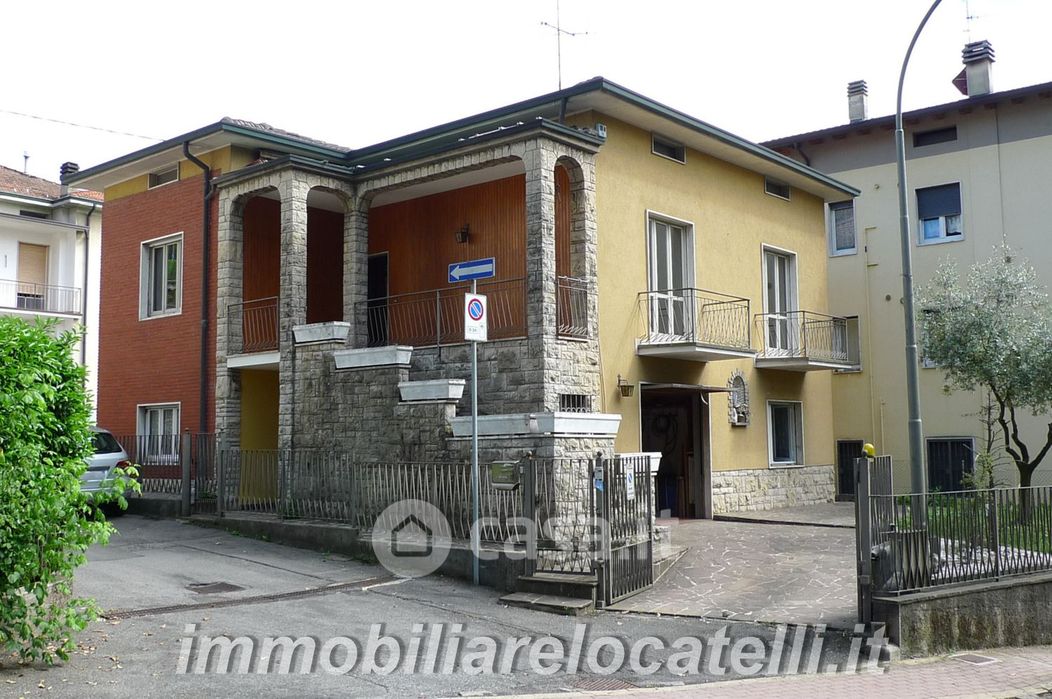 Villa in Vendita in Via Valbona a Ponteranica
