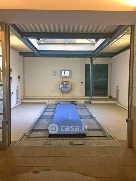 Garage/Posto auto in Vendita in Via Felice Cavallotti a Milano