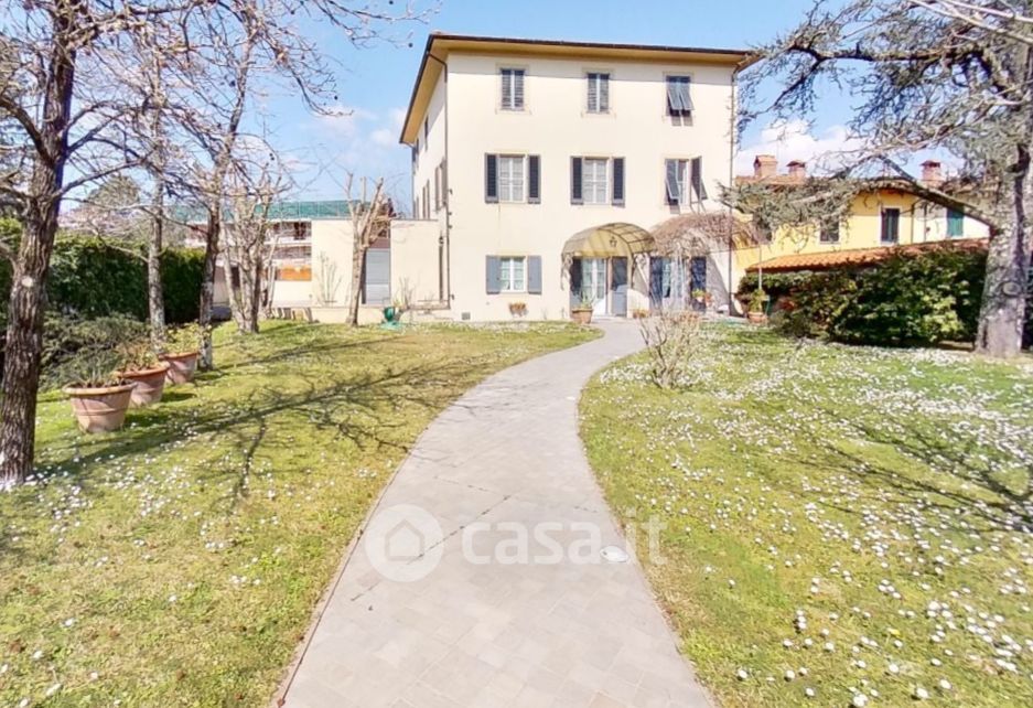 Villa in Vendita in Via di Sant'Alessio a Lucca