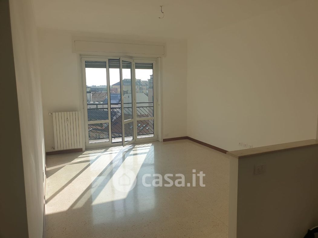 Appartamento in Affitto in Via Sardegna 32 a Milano