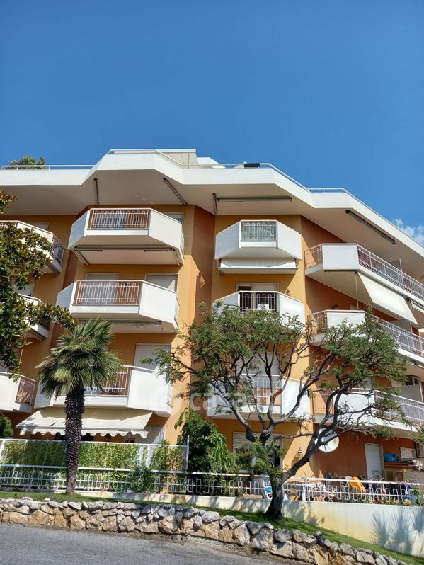 Appartamento in Affitto in Via Padre Semeria 436 a Sanremo