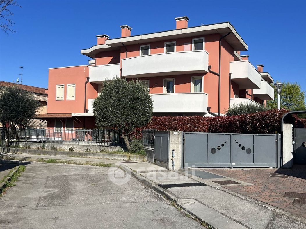 Appartamento in Vendita in Via Trieste a Altavilla Vicentina