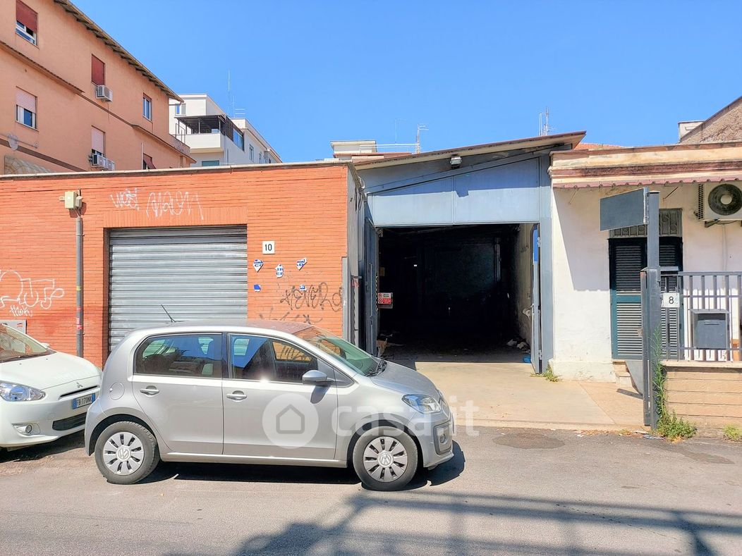 Garage/Posto auto in Vendita in Via Cesare Lombroso 10 a Roma