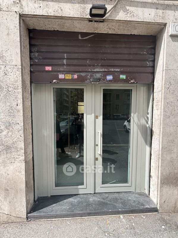 Negozio/Locale commerciale in Vendita in Via della Giuliana 107 a Roma