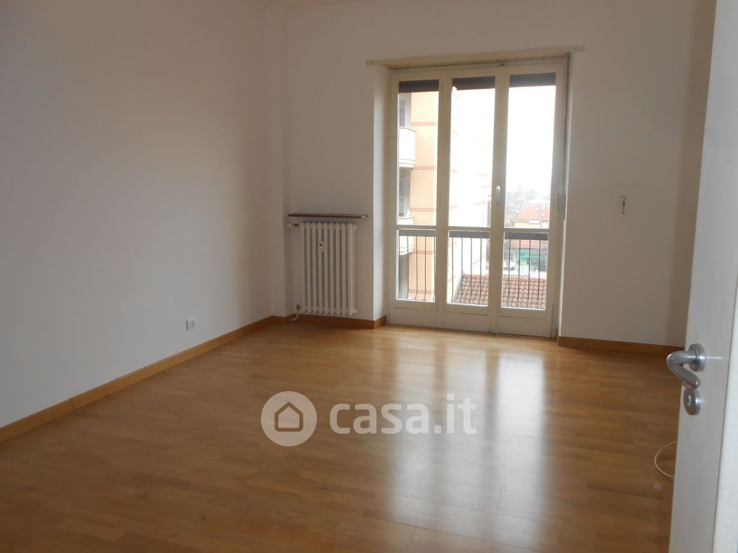 Appartamento in Vendita in Via Mombasiglio a Torino