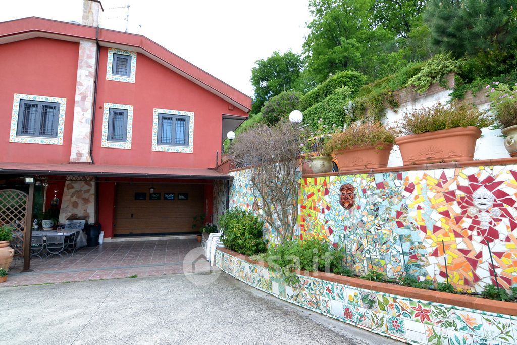 Villa in Vendita in Strada Provinciale Altimari 11 a Salerno