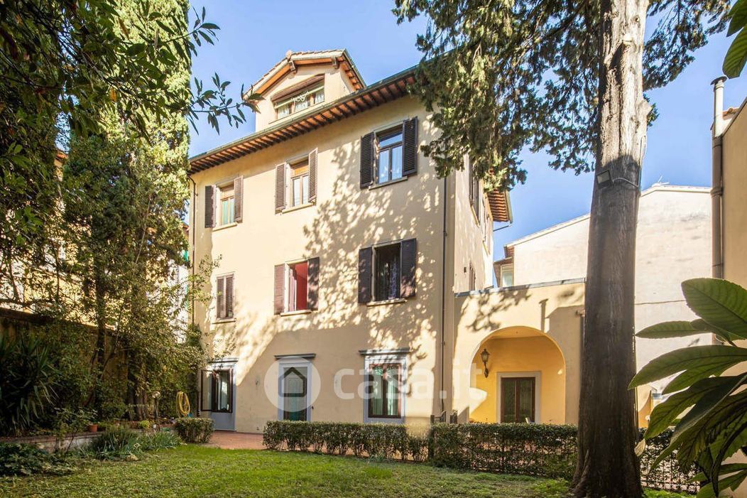 Casa indipendente in Vendita in Viale Alessandro Volta a Firenze