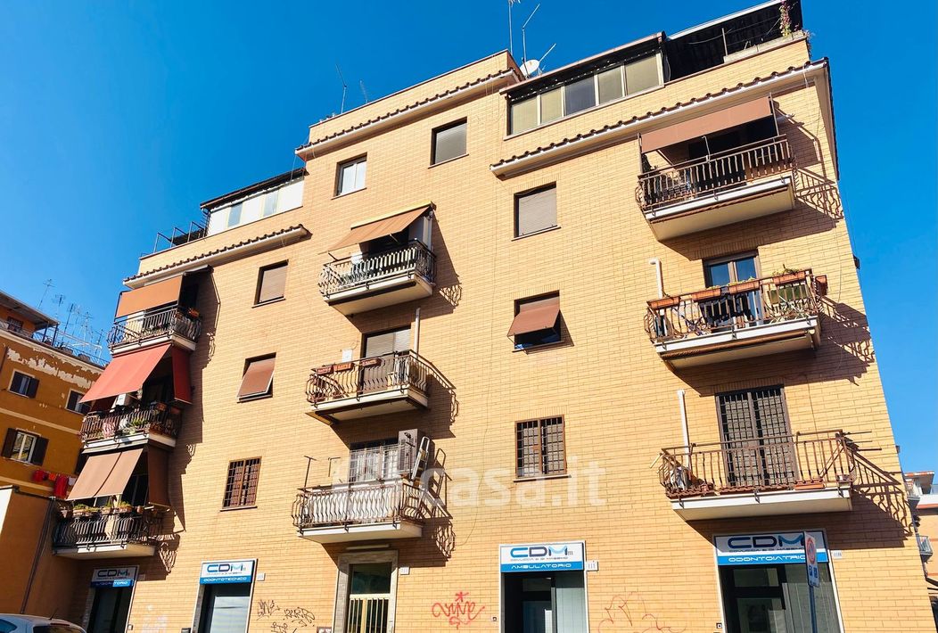 Appartamento in Vendita in Via delle Robinie 111 a Roma